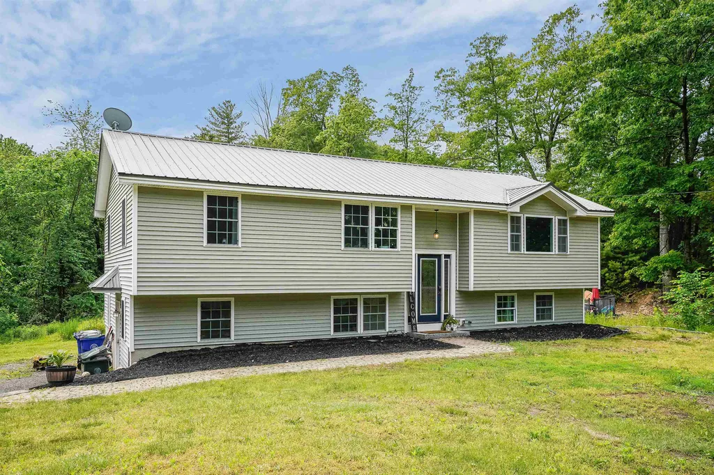 1 Acropolis Avenue Londonderry NH 03053