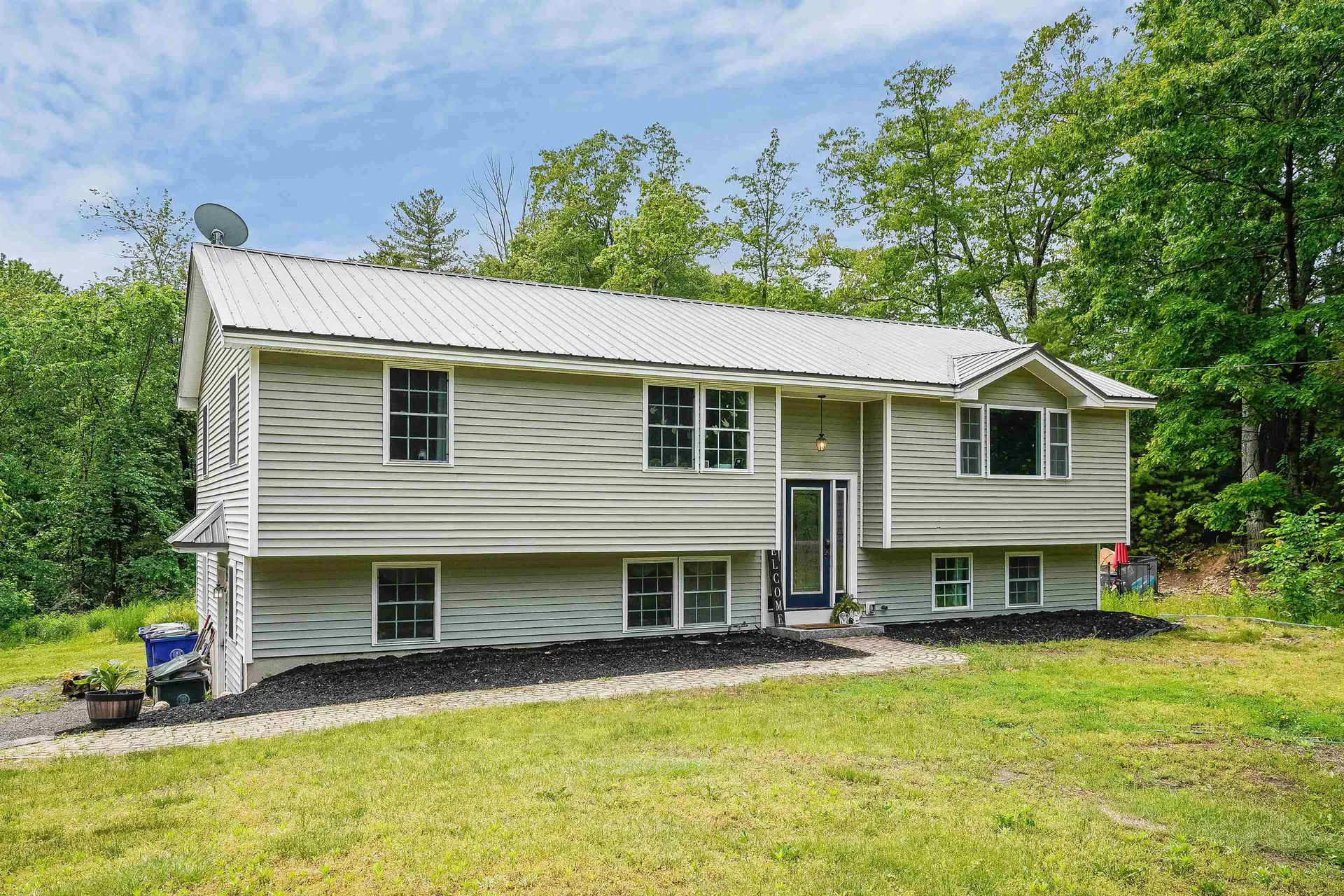 1 Acropolis Avenue Londonderry NH 03053