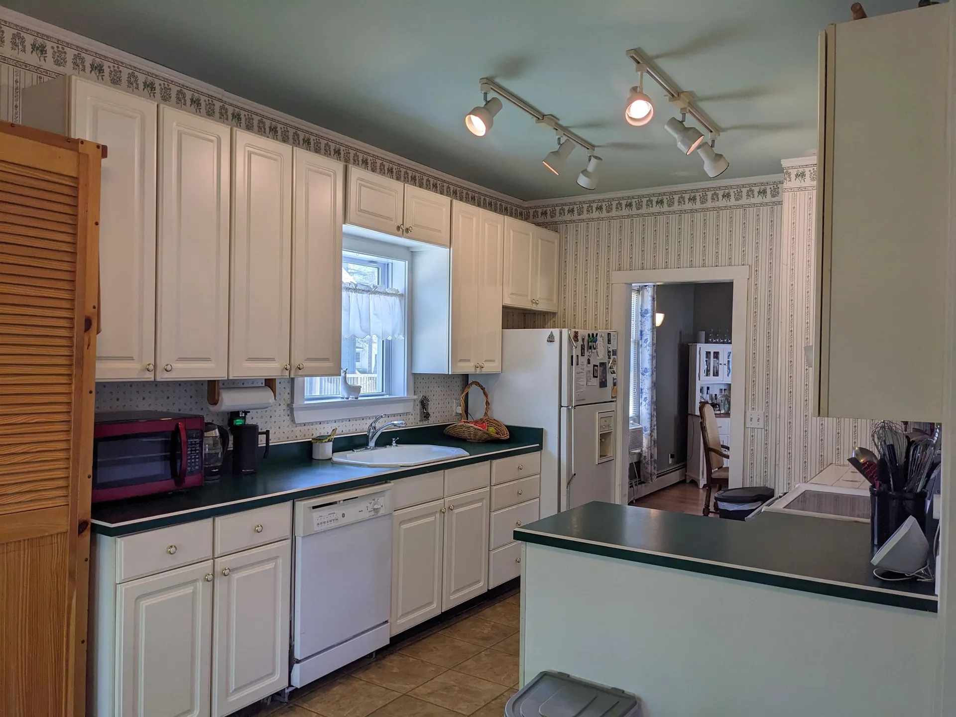 18 Pleasant Street Lancaster NH 03584
