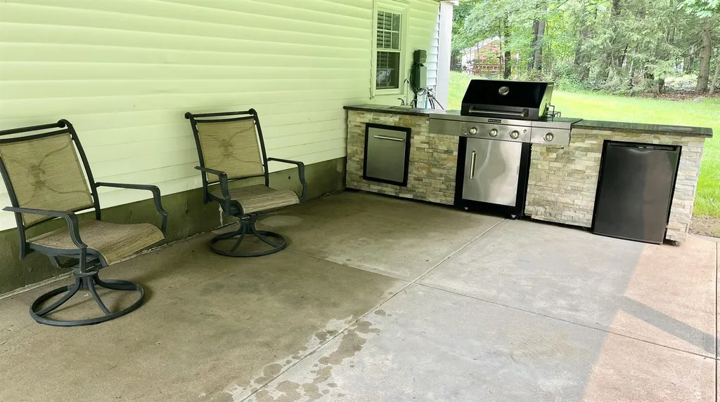40 Kristin Drive Derry NH 03038