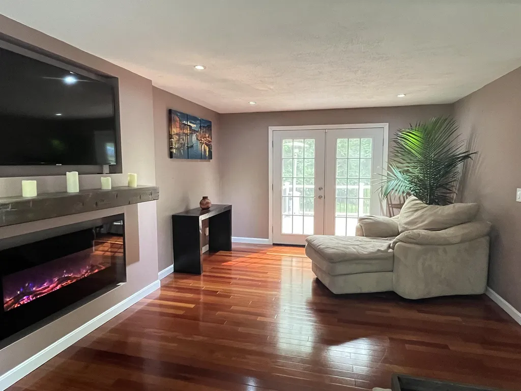 40 Kristin Drive Derry NH 03038