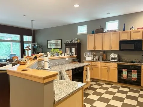 16 Apple Blossom Drive Lebanon NH 03784