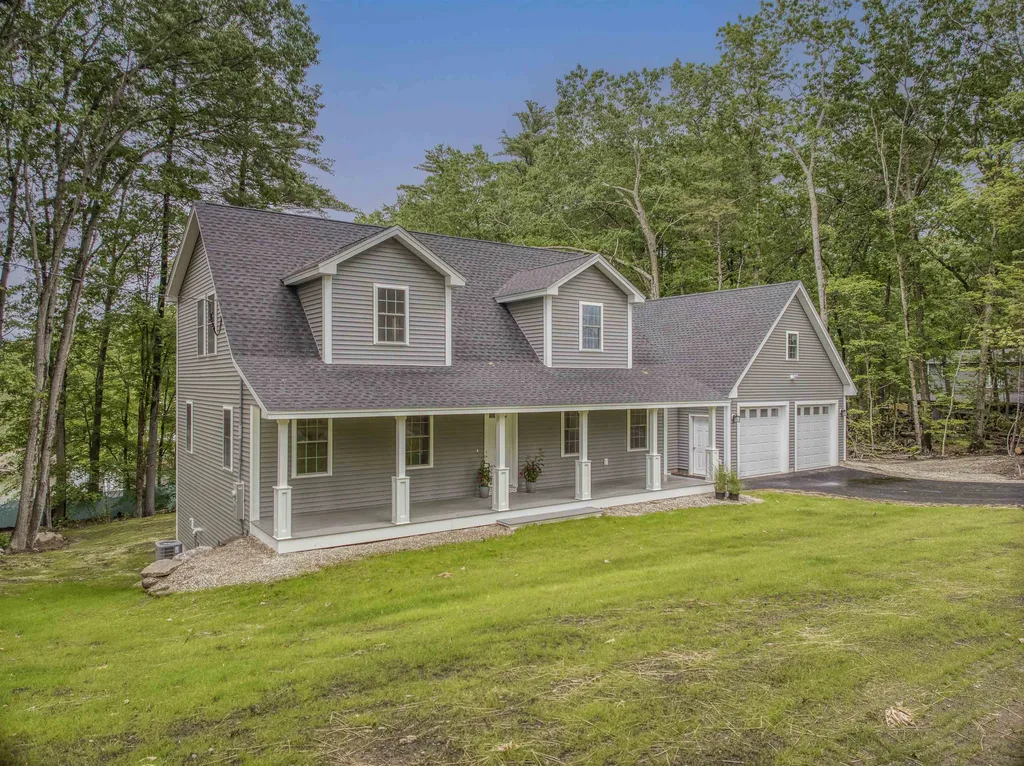 14 Gulliver Avenue Salem NH 03079