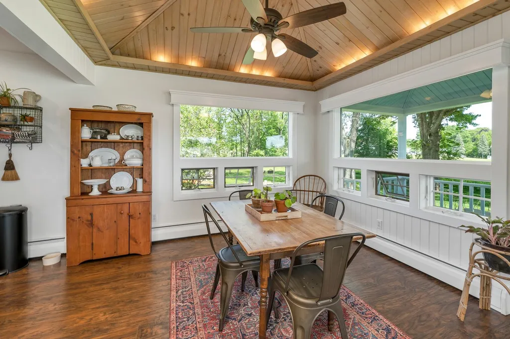 18 Forest Road Wolfeboro NH 03894