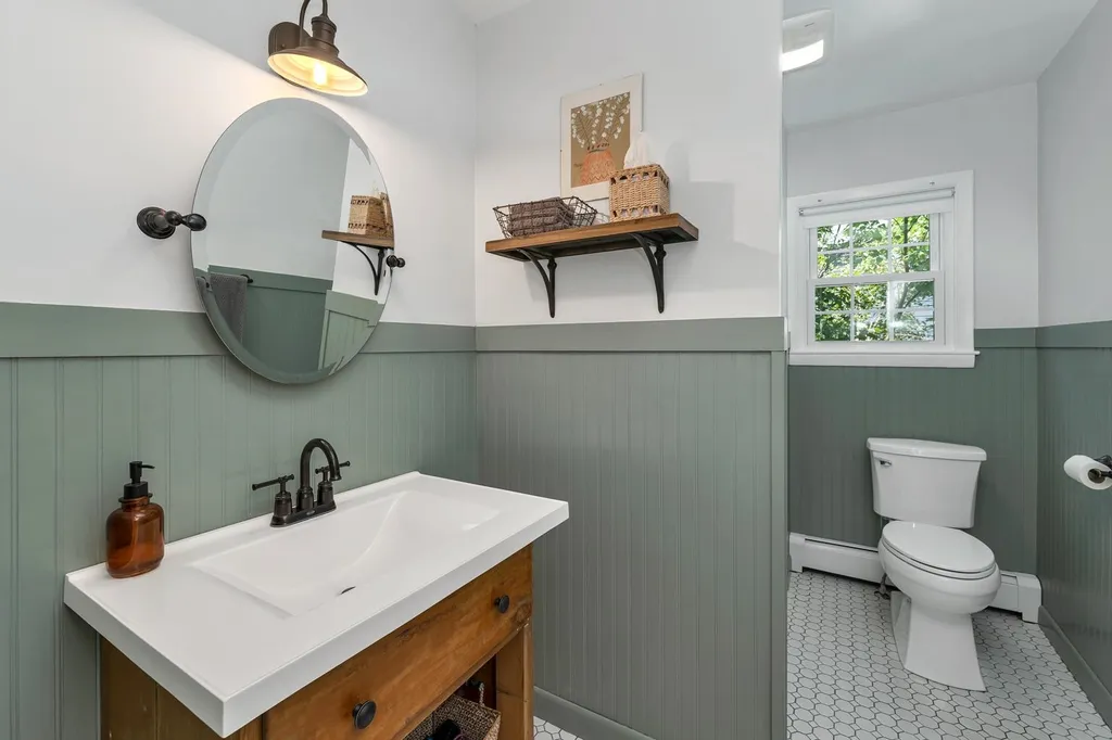 18 Forest Road Wolfeboro NH 03894