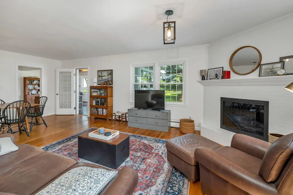 18 Forest Road Wolfeboro NH 03894