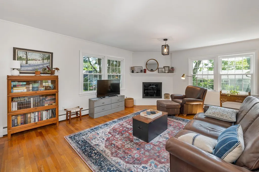 18 Forest Road Wolfeboro NH 03894