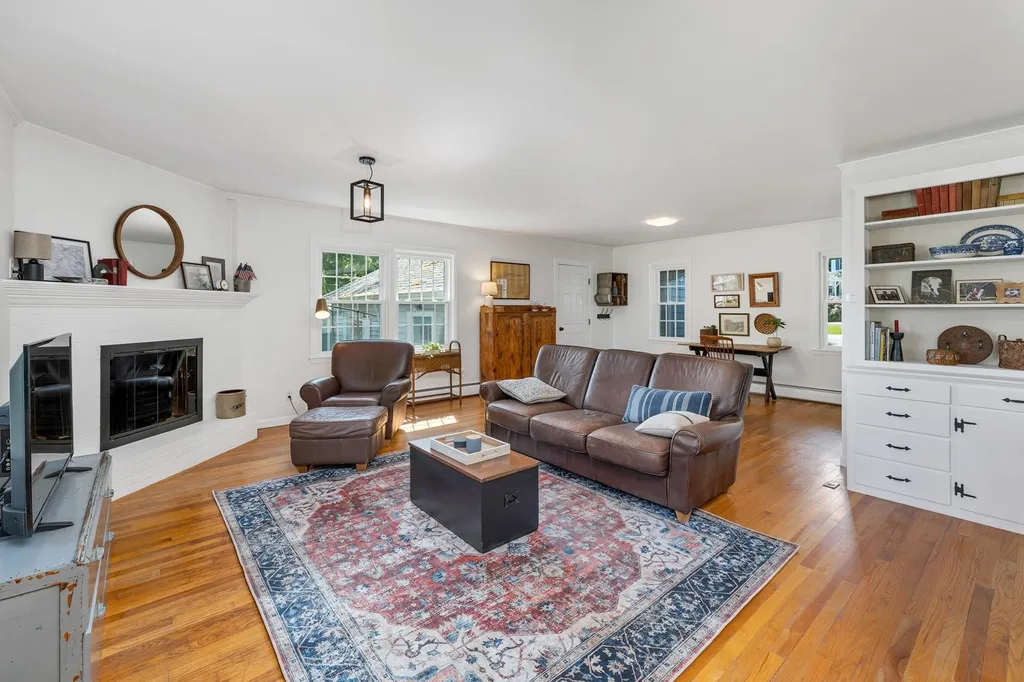 18 Forest Road Wolfeboro NH 03894
