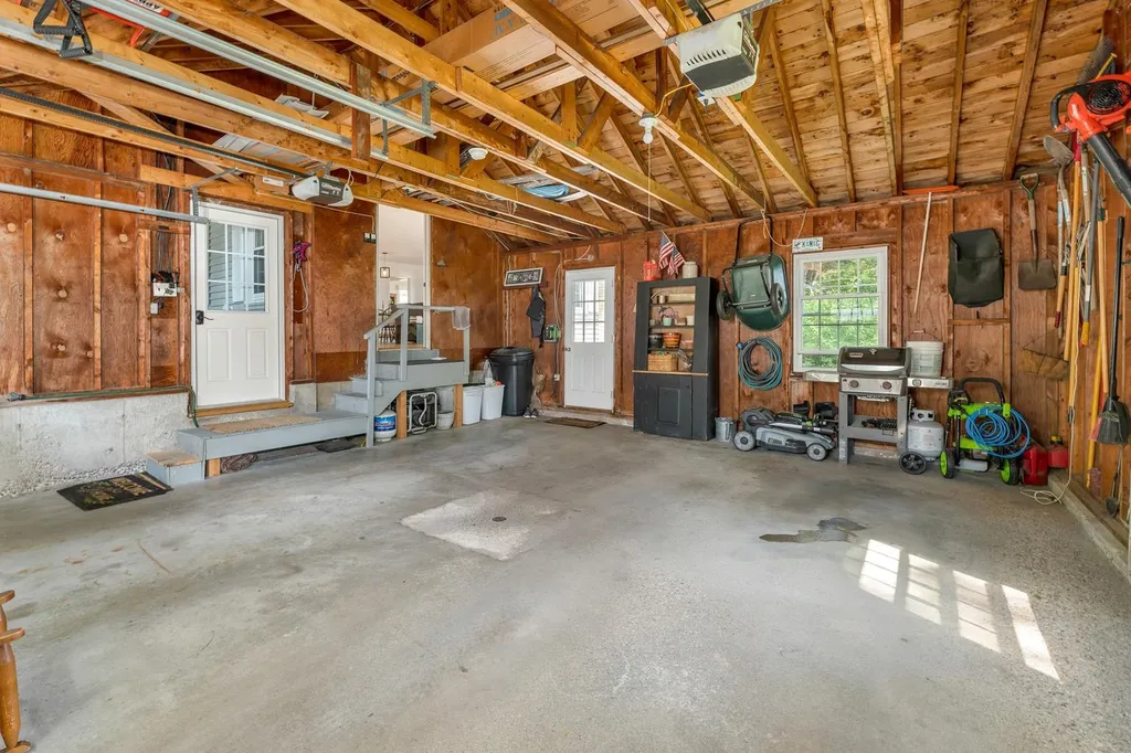 18 Forest Road Wolfeboro NH 03894