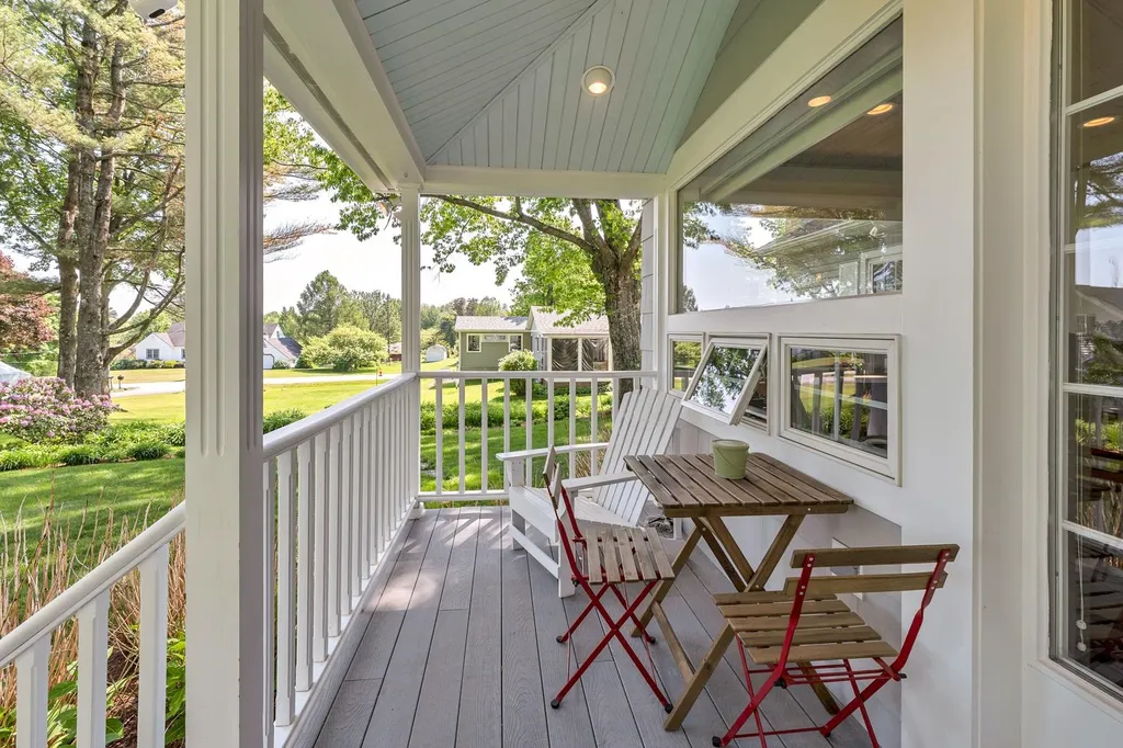 18 Forest Road Wolfeboro NH 03894