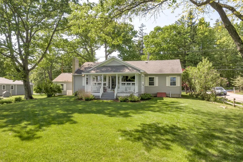 18 Forest Road Wolfeboro NH 03894