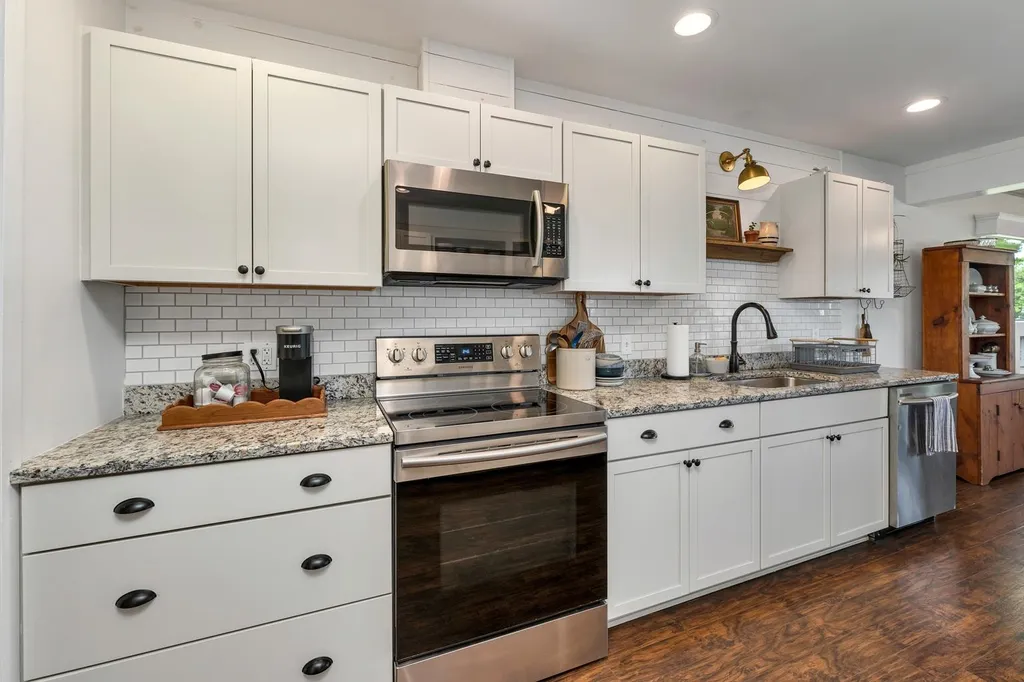 18 Forest Road Wolfeboro NH 03894