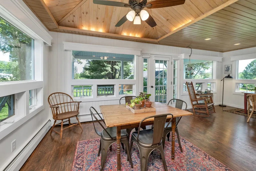 18 Forest Road Wolfeboro NH 03894