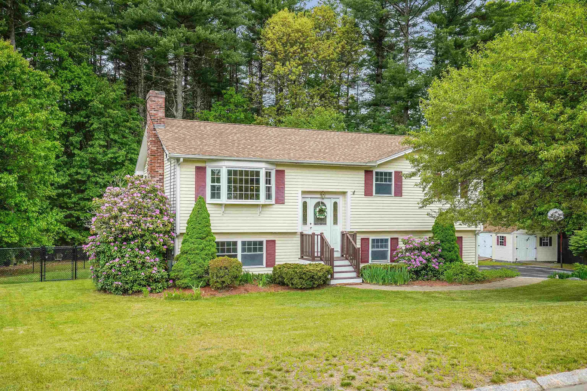 30 Watersedge Drive Nashua NH 03063