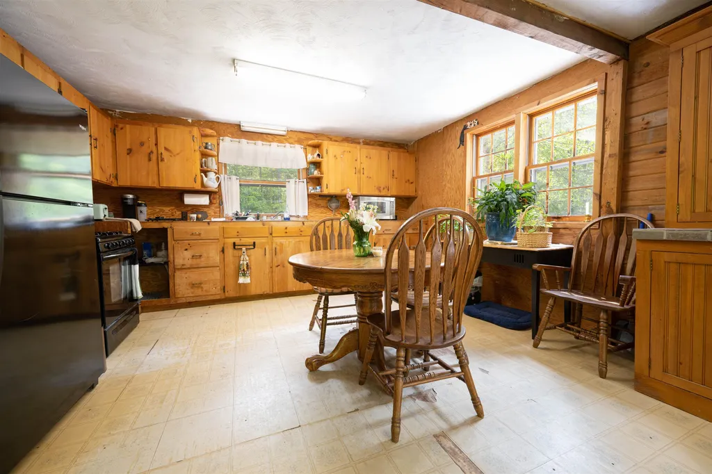 16 Falls Road Deering NH 03244