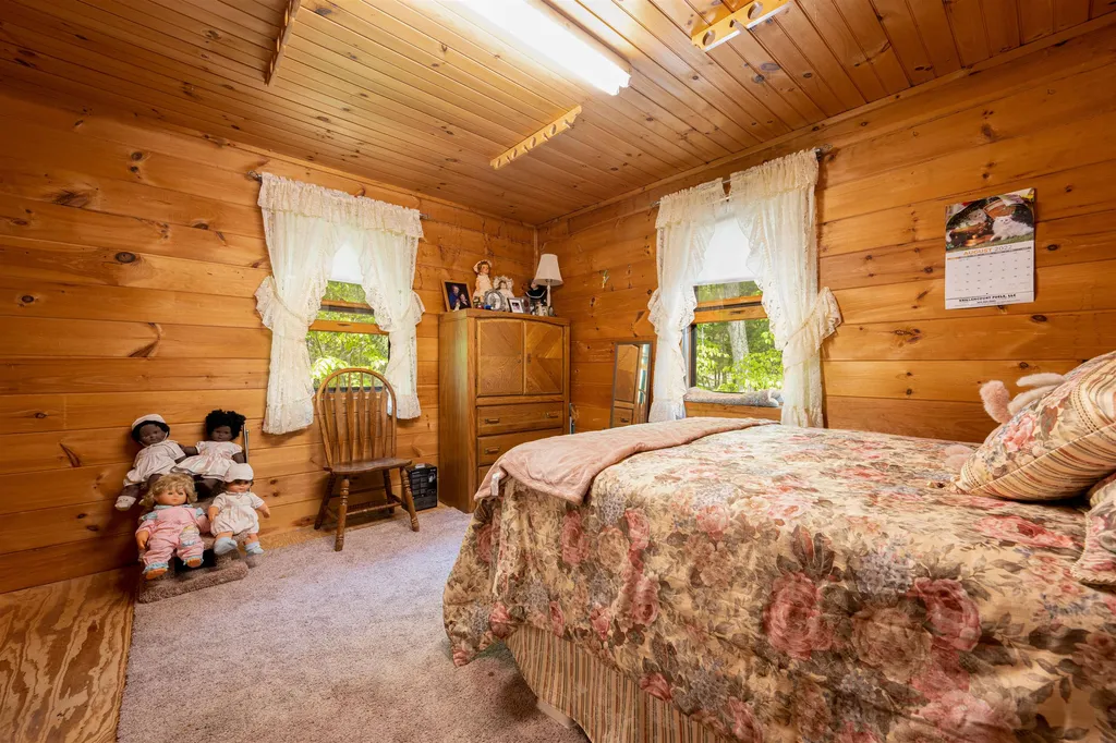 16 Falls Road Deering NH 03244