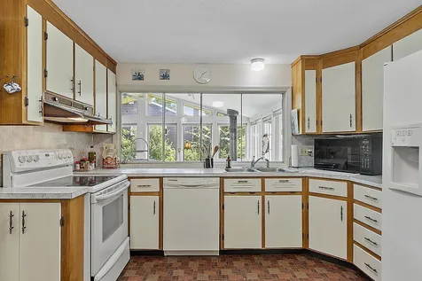 19 Beasom Street Nashua NH 03064