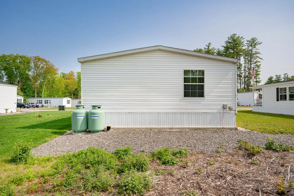 11 Atlas Place Derry NH 03038