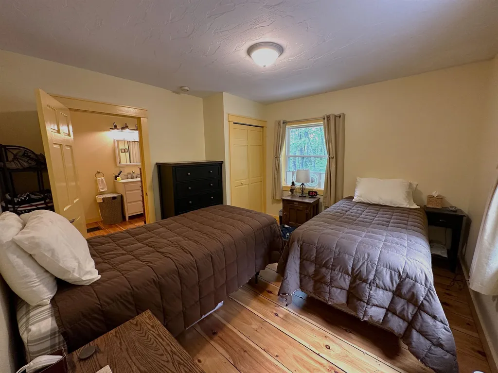 63 Stagecoach Road Barrington NH 03825