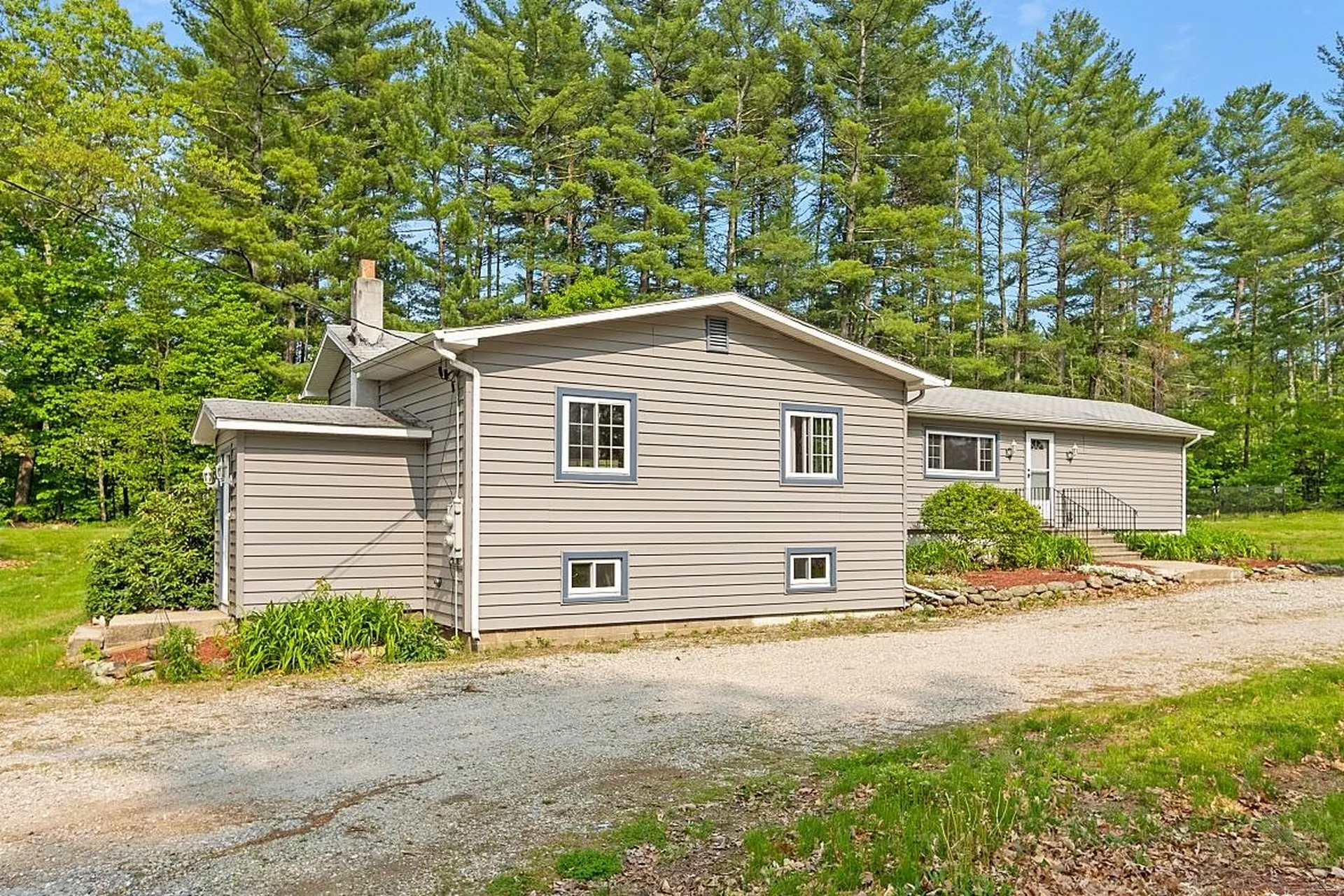 68 West Road Londonderry NH 03053