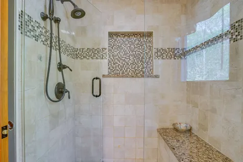 10 Joanne Drive Hooksett NH 03106