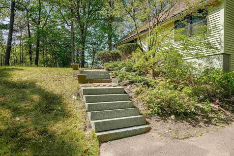 10 Joanne Drive Hooksett NH 03106