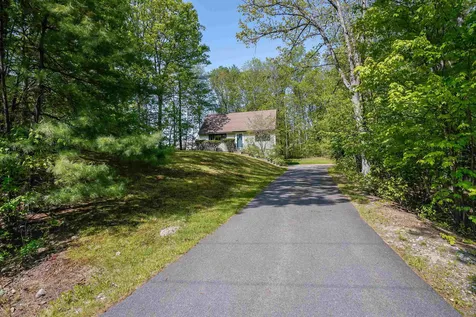 10 Joanne Drive Hooksett NH 03106