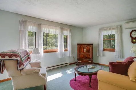 10 Joanne Drive Hooksett NH 03106