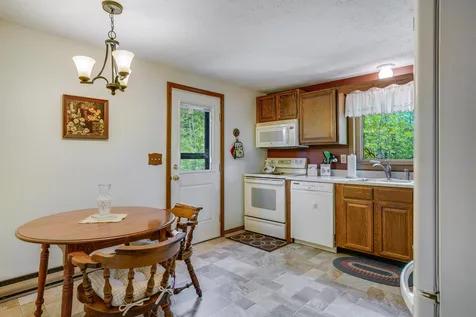 10 Joanne Drive Hooksett NH 03106