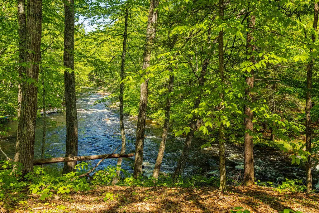 22 Mills Falls Road Barrington NH 03820