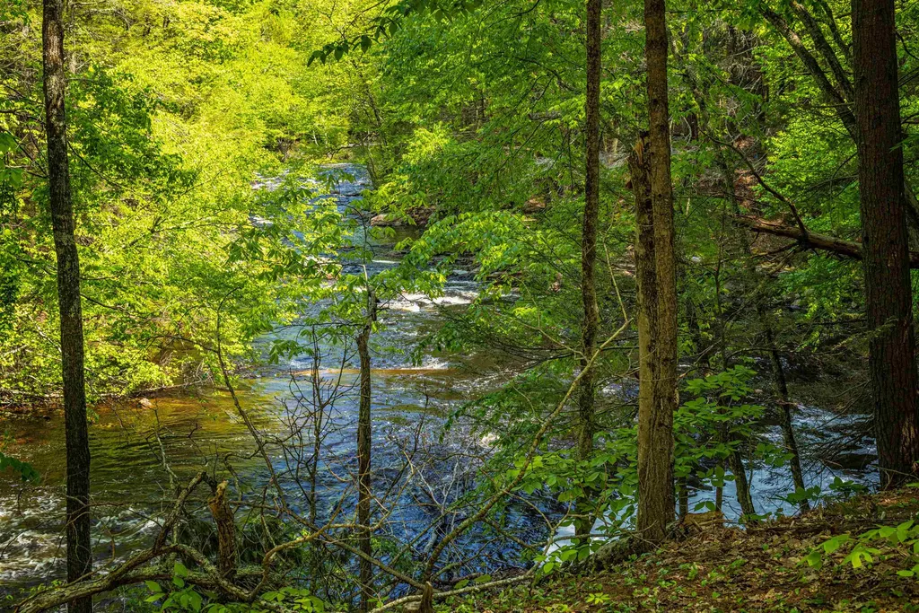 22 Mills Falls Road Barrington NH 03820