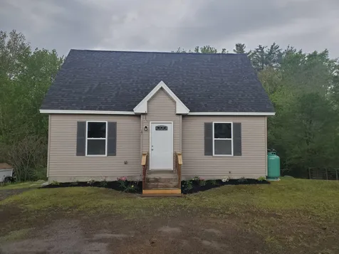 17 Mildred Avenue Raymond NH 03077