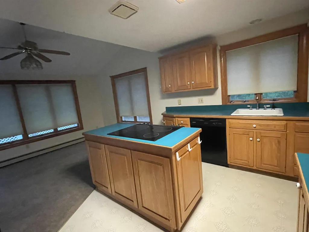 85 Railroad Avenue Alton NH 03810