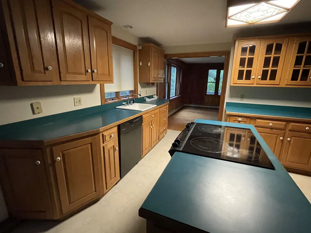 85 Railroad Avenue Alton NH 03810
