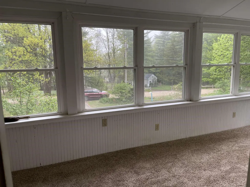85 Railroad Avenue Alton NH 03810