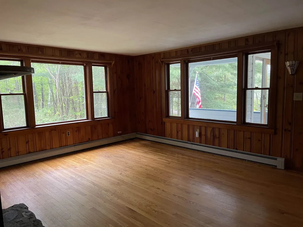 85 Railroad Avenue Alton NH 03810