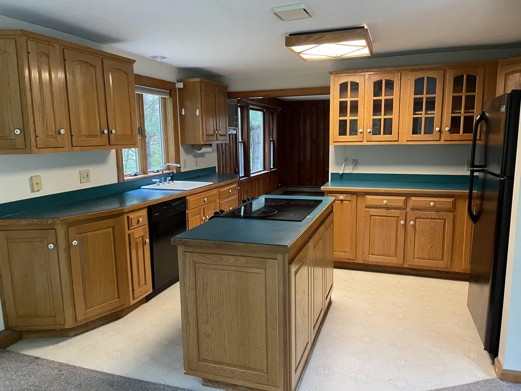85 Railroad Avenue Alton NH 03810