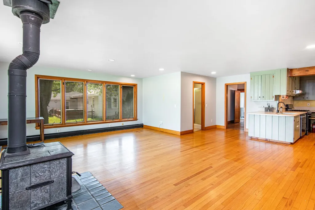 20 Peterson Terrace South Burlington VT 05403