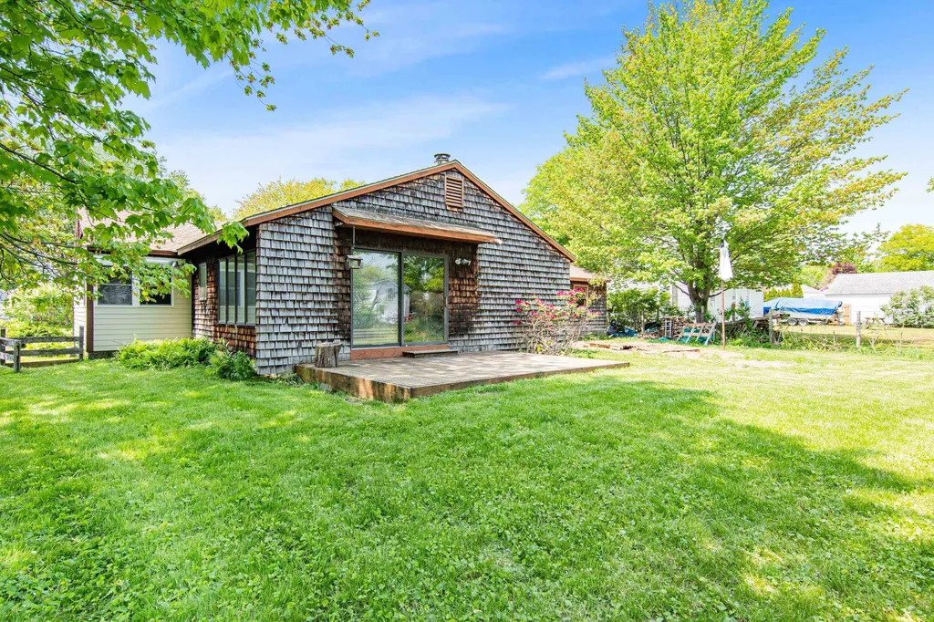 20 Peterson Terrace South Burlington VT 05403