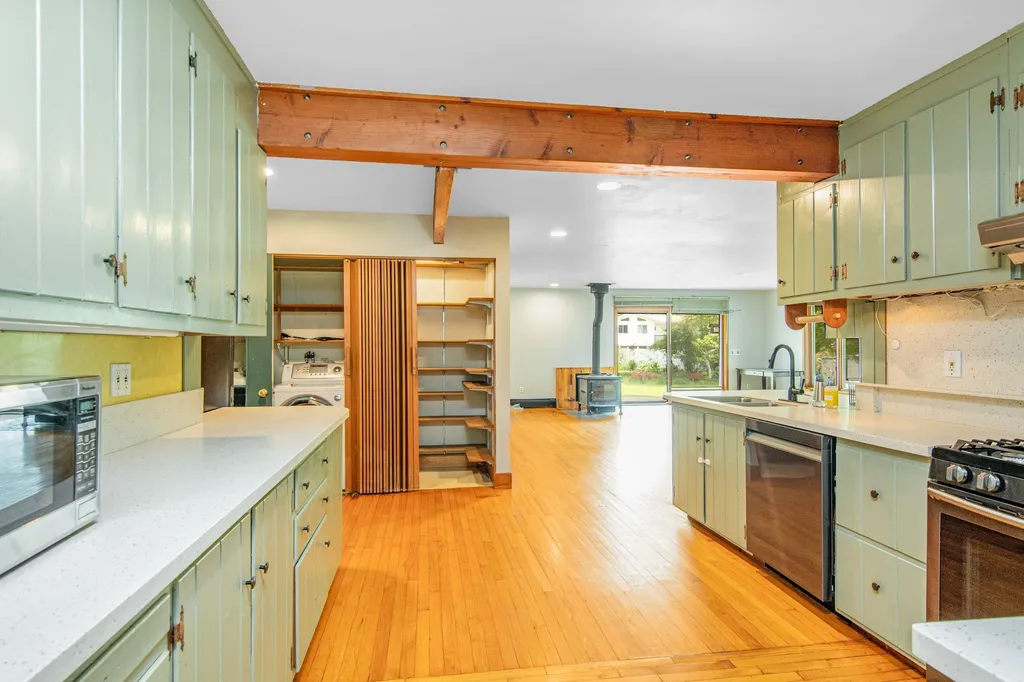 20 Peterson Terrace South Burlington VT 05403