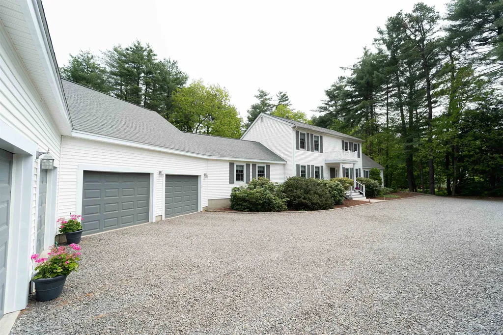 22 Sandy Brook Lane Londonderry NH 03053