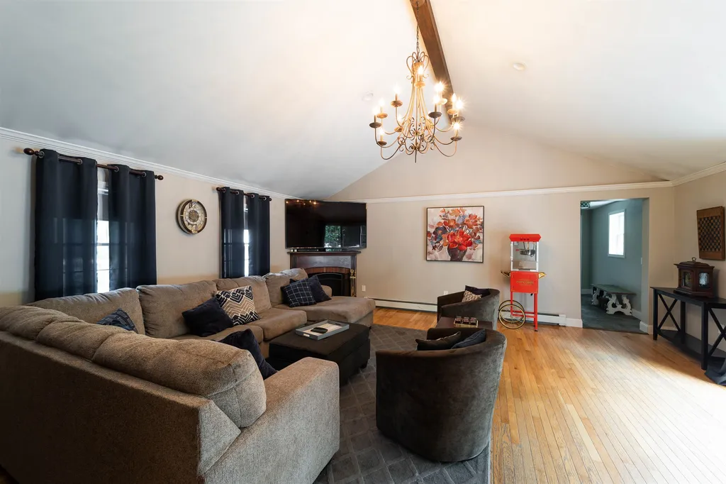 22 Sandy Brook Lane Londonderry NH 03053