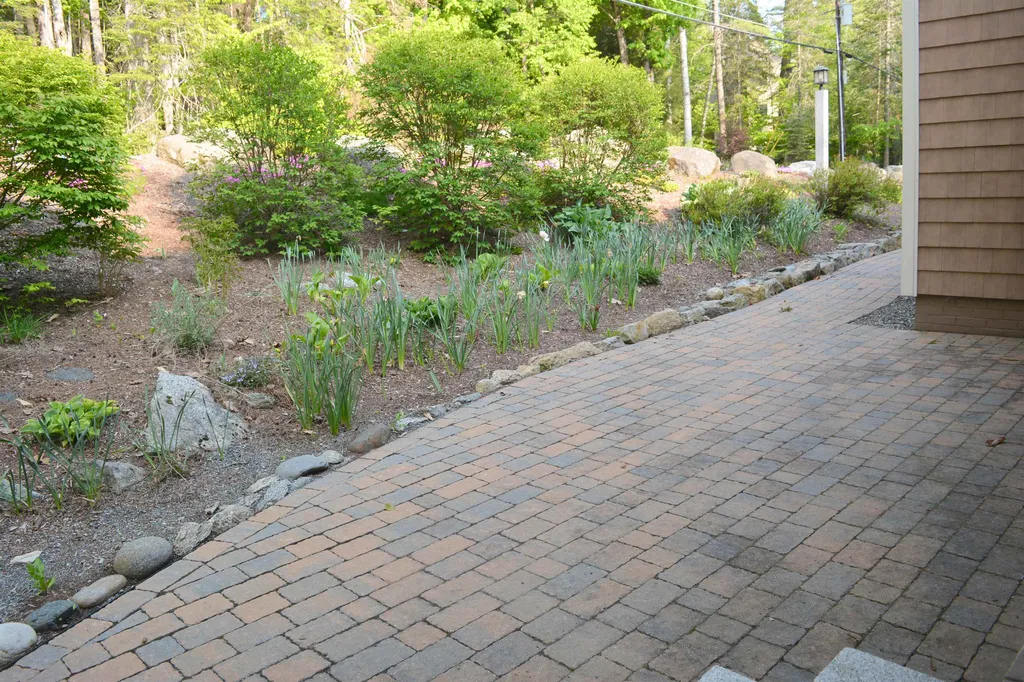 27 Fairway Drive Grantham NH 03753