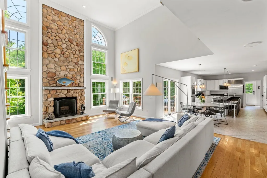 56 Rolling Woods Drive Bedford NH 03110