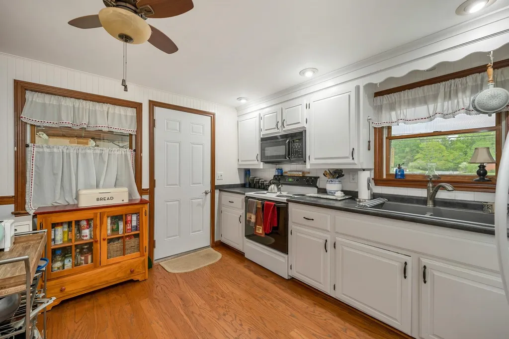 387 North Main Street Wolfeboro NH 03894