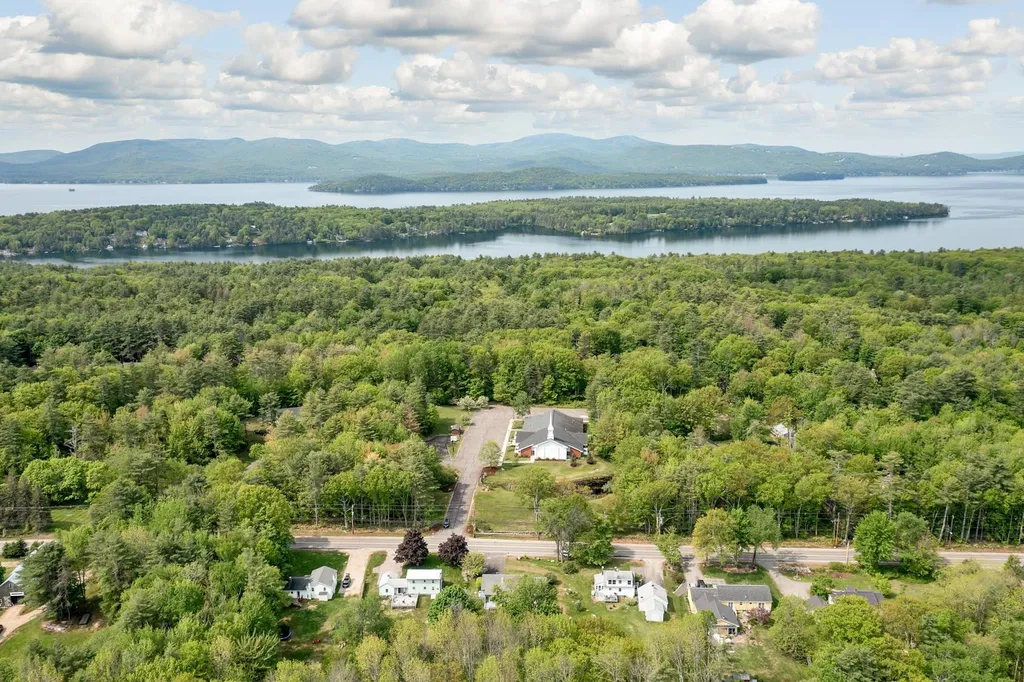 387 North Main Street Wolfeboro NH 03894