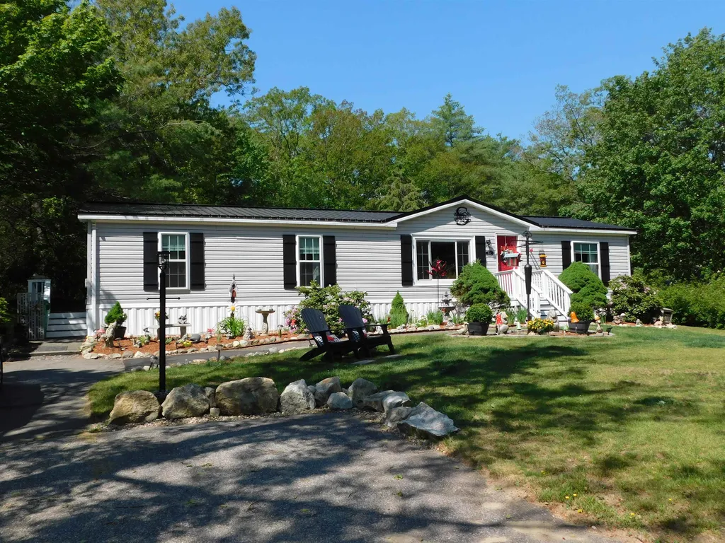 11 James Road Fremont NH 03044