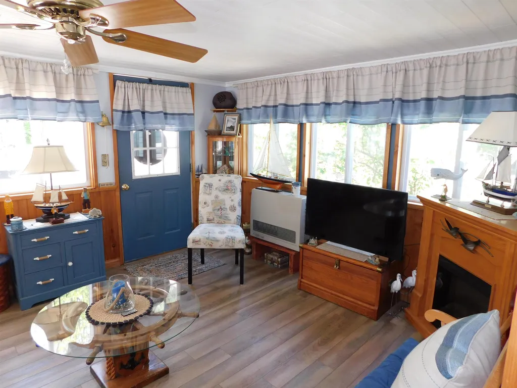 11 James Road Fremont NH 03044