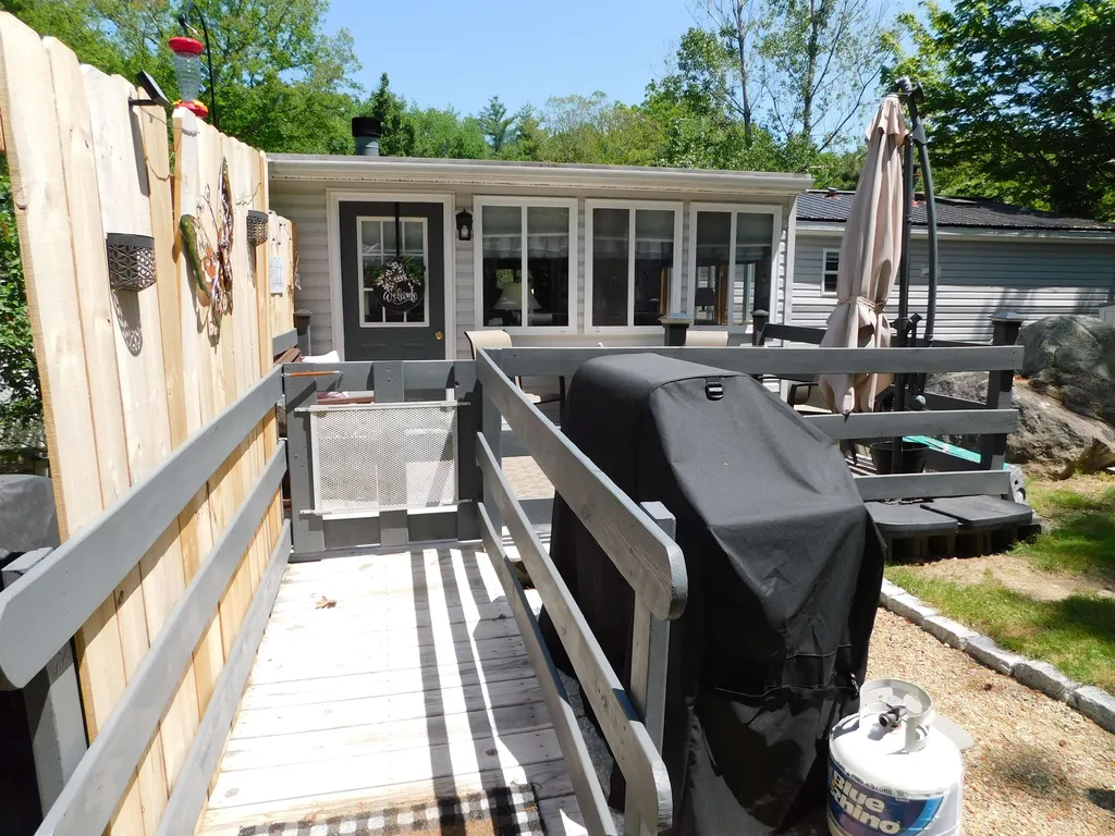 11 James Road Fremont NH 03044