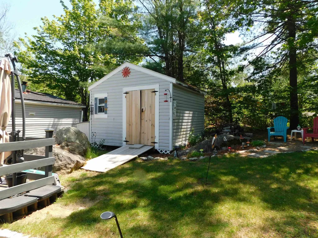 11 James Road Fremont NH 03044